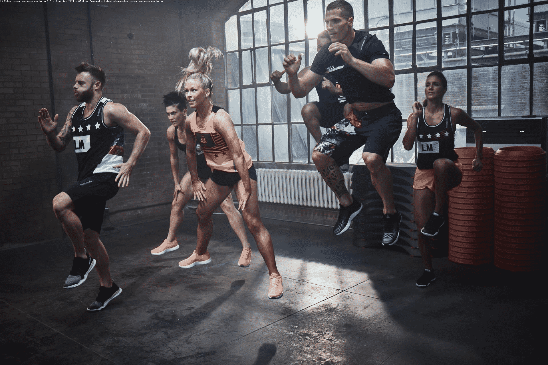 hiit : sportif effectuant un exercice de haute intensité en intervalle